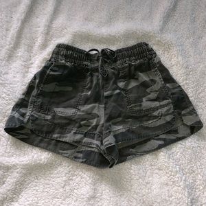 Camo/army print drawstring shorts